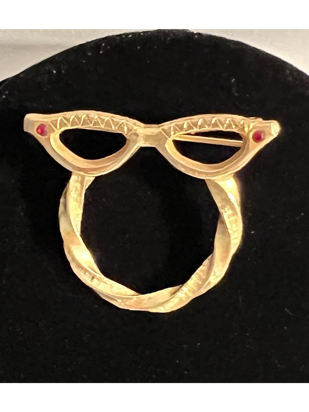 Cat Eye Eyeglass Holder For Glasses Brooch VTG Gold Tone Pin w/ Ruby Glass Eyes